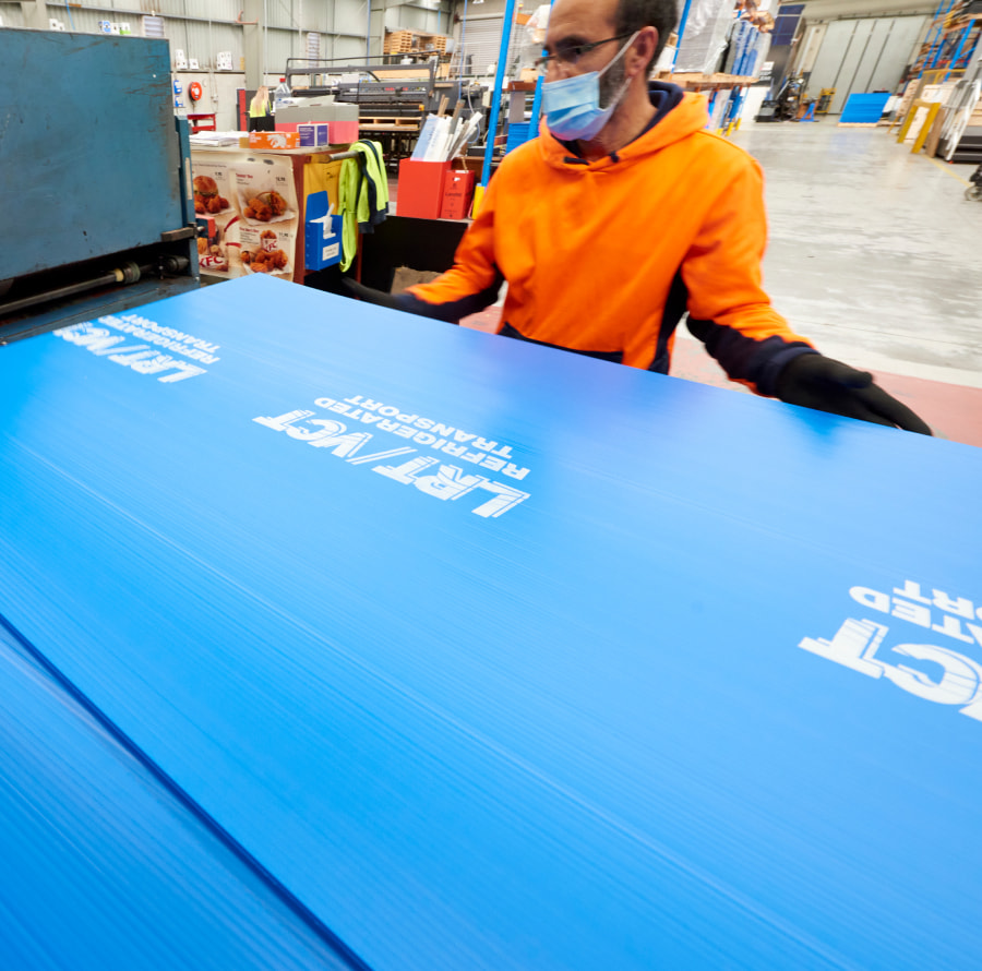 corex-worker-with-truckboards
